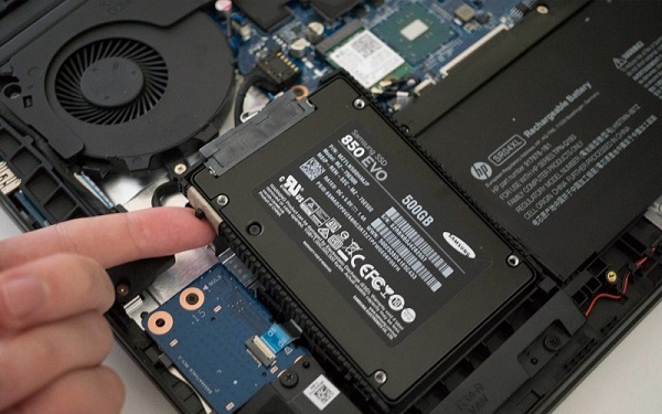 nâng cấp ổ cứng SSD cho Laptop