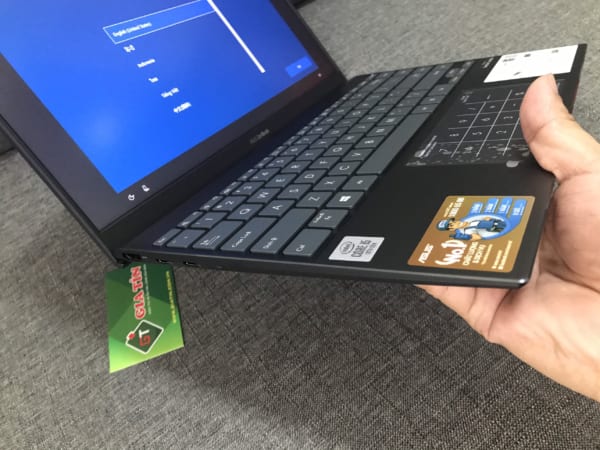 Laptop Asus ZenBook 14 UX425JA